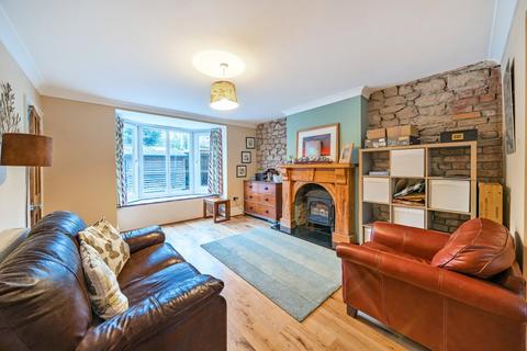 3 Chestal Terrace, Dursley, GL11 4JD