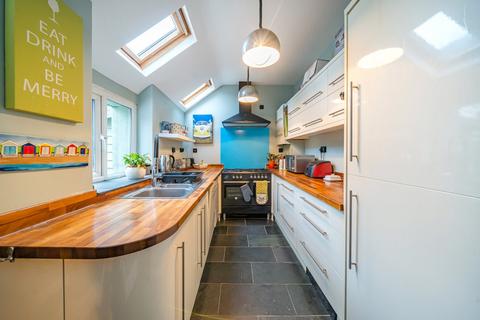 3 Chestal Terrace, Dursley, GL11 4JD