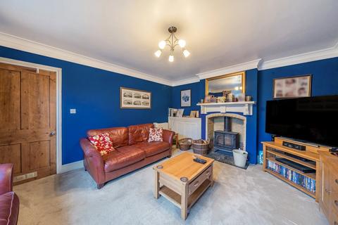 3 Chestal Terrace, Dursley, GL11 4JD