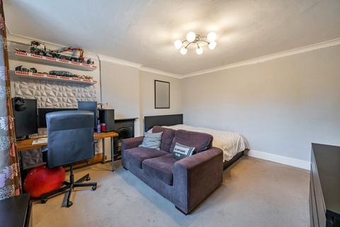 3 Chestal Terrace, Dursley, GL11 4JD