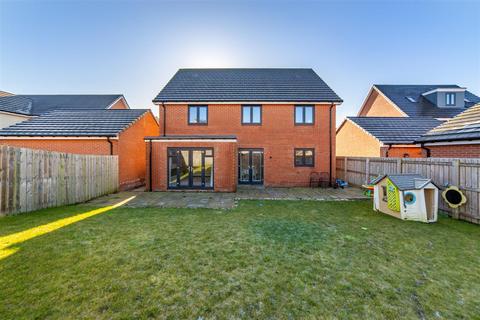 5 bedroom detached house for sale, Whiteadmiral Place, Great Park, NE13