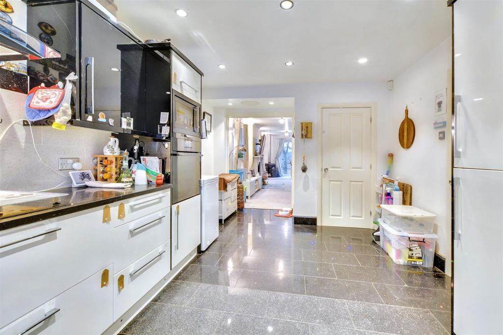 Kitchen  (4).jpeg
