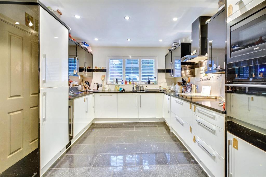 Kitchen  (3).jpeg