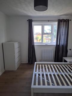 3 Meadow View, Staines, TW19 6BH