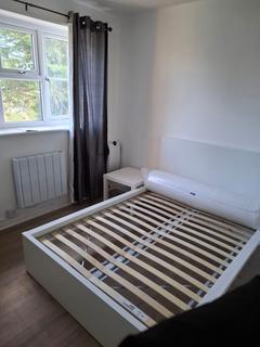 3 Meadow View, Staines, TW19 6BH