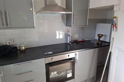 3 Meadow View, Staines, TW19 6BH