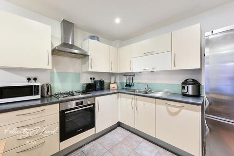 2 bedroom flat for sale, Violet Road, Bow, E3