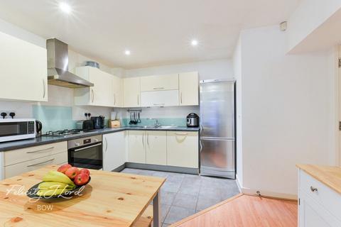 2 bedroom flat for sale, Violet Road, Bow, E3