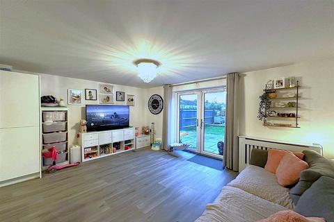 3 bedroom end of terrace house for sale, Beasley Close, Queenborough, Sheerness, Kent