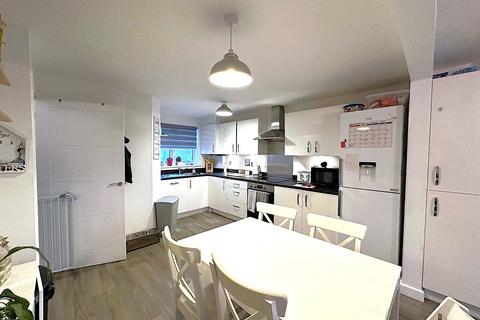 16 Beasley Close, Queenborough, ME11 5BF
