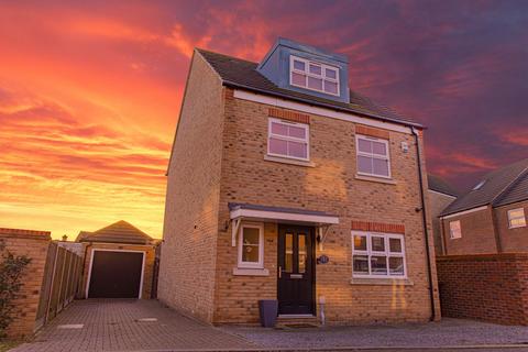 4 bedroom detached house for sale, Blackbird Close, Stanway