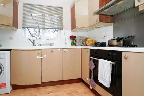 2 bedroom flat for sale, Norbury Avenue, Watford, WD24