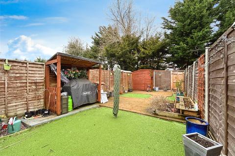 15 Colwyn Close, Yateley, GU46 6QH