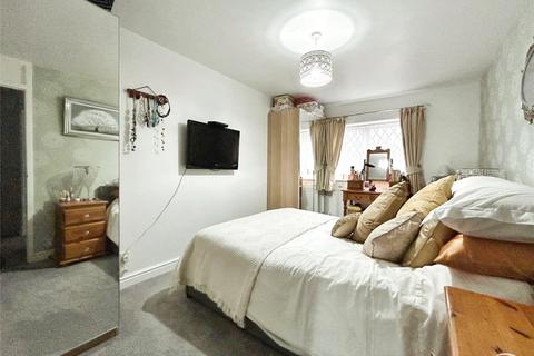 15 Colwyn Close, Yateley, GU46 6QH