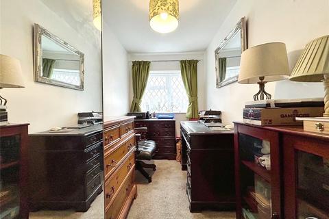 15 Colwyn Close, Yateley, GU46 6QH