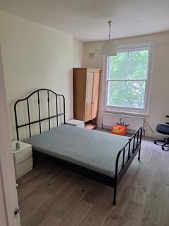 3 bedroom flat to rent, Bamborough Gardens, London W12