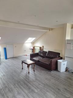 3 bedroom flat to rent, Bamborough Gardens, London W12