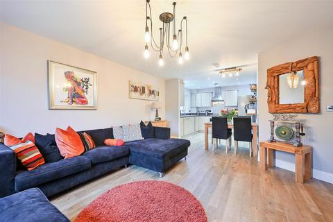 2 bedroom apartment for sale, Ash Close, Banstead