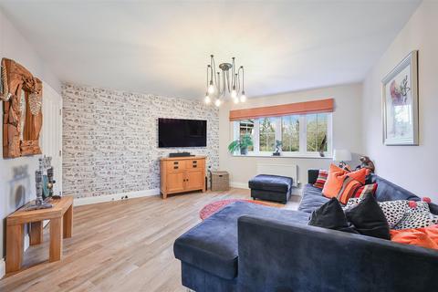Flat 4, 14 Ash Close, Banstead, SM7 1BZ