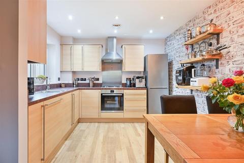 Flat 4, 14 Ash Close, Banstead, SM7 1BZ