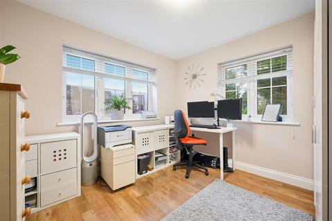 Flat 4, 14 Ash Close, Banstead, SM7 1BZ