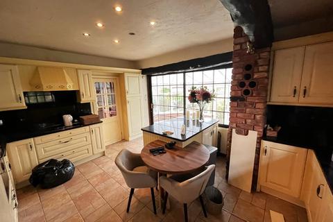 4 bedroom detached house for sale, The Cottage, Woodside Farm, Matley, Hyde