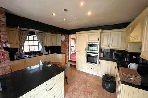 4 bedroom detached house for sale, The Cottage, Woodside Farm, Matley, Hyde