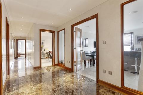2 bedroom flat for sale, Ennismore Gardens, London SW7