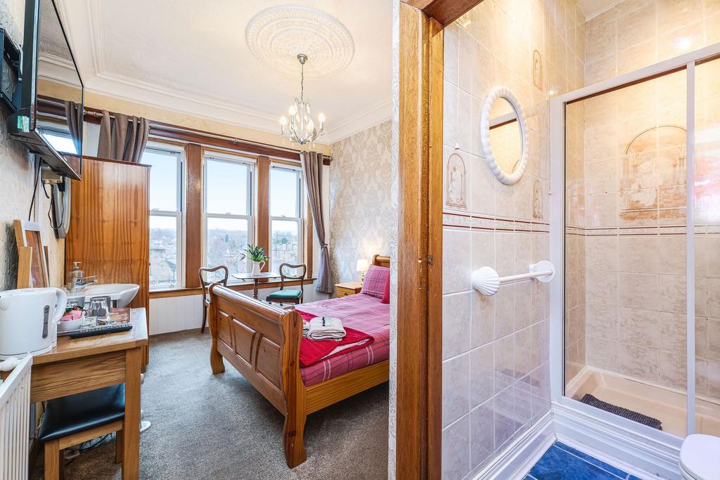 Bedroom & En-Suite