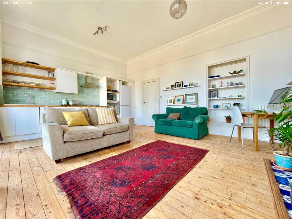 Living Room 1.jpeg