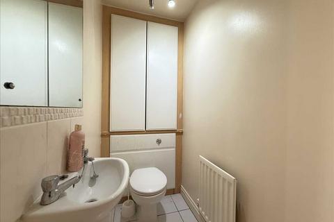 3 bedroom end of terrace house for sale, Leeds Close, CORBY