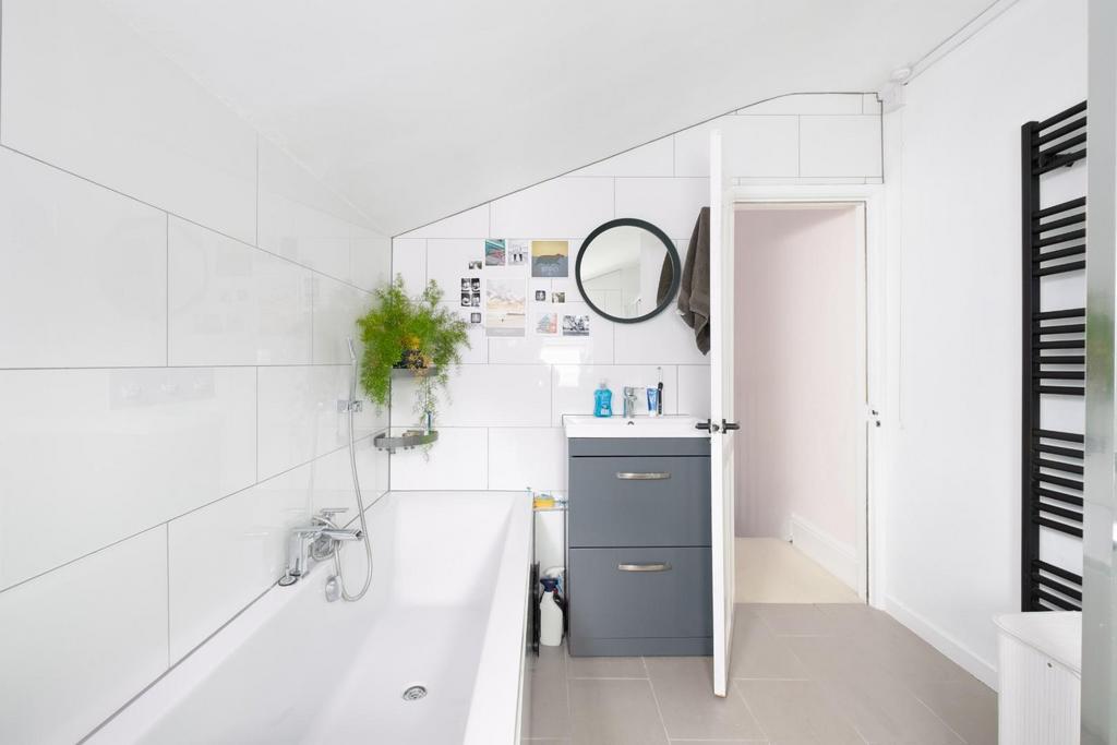 31 Battersea Road, BS5--12.jpg