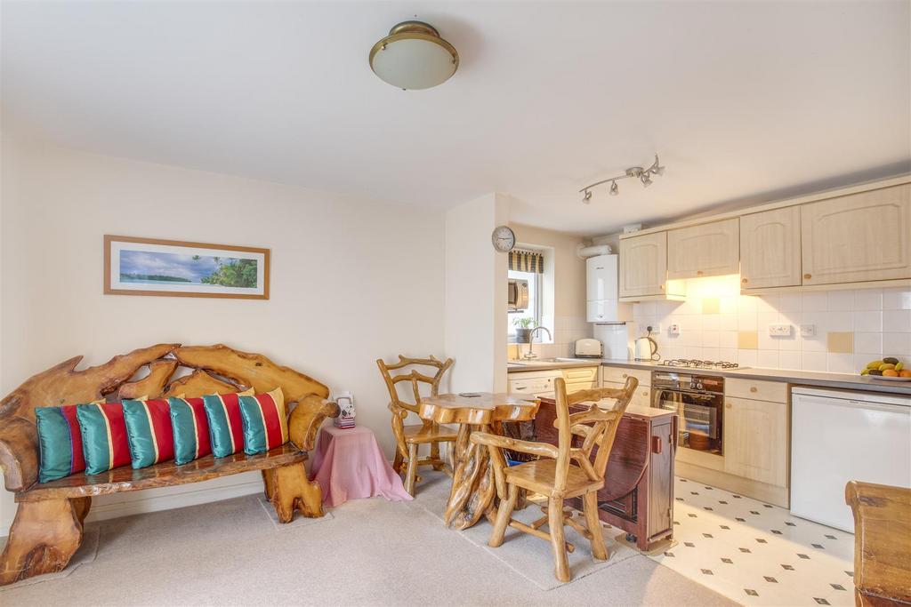 Flat 2, Baxter House, Kitchener Road, HP11 2 SA-7.j