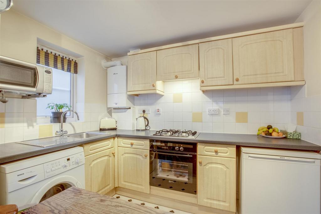 Flat 2, Baxter House, Kitchener Road, HP11 2 SA-4.j