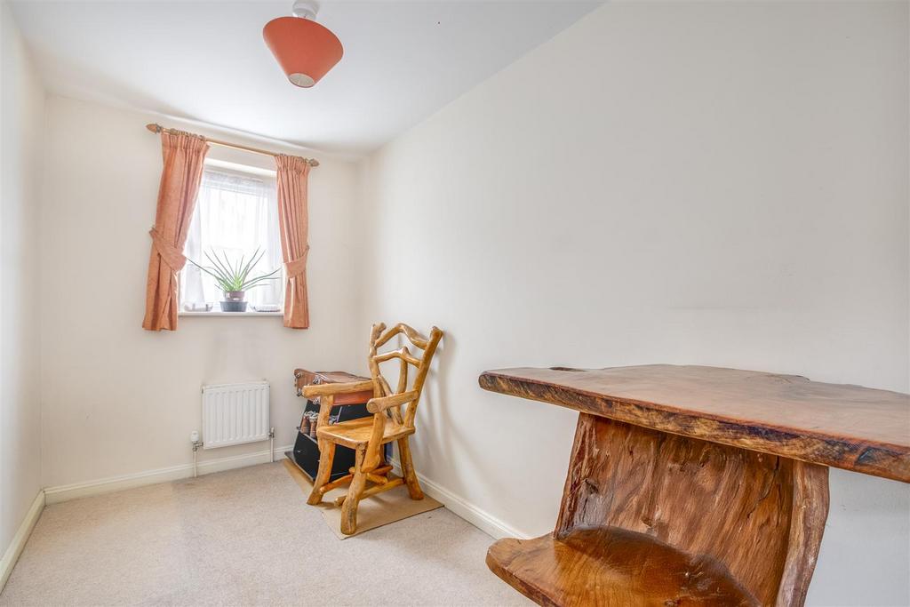 Flat 2, Baxter House, Kitchener Road, HP11 2 SA-3.j