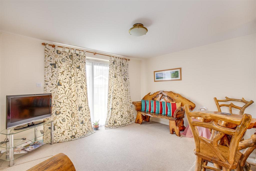 Flat 2, Baxter House, Kitchener Road, HP11 2 SA-5.j