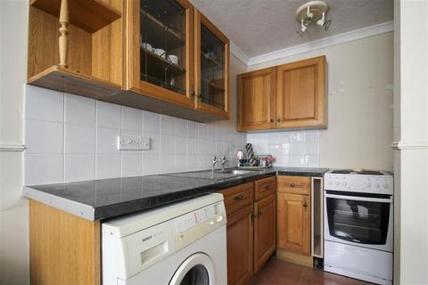 1 bedroom flat for sale, Chalet Court, Bordon