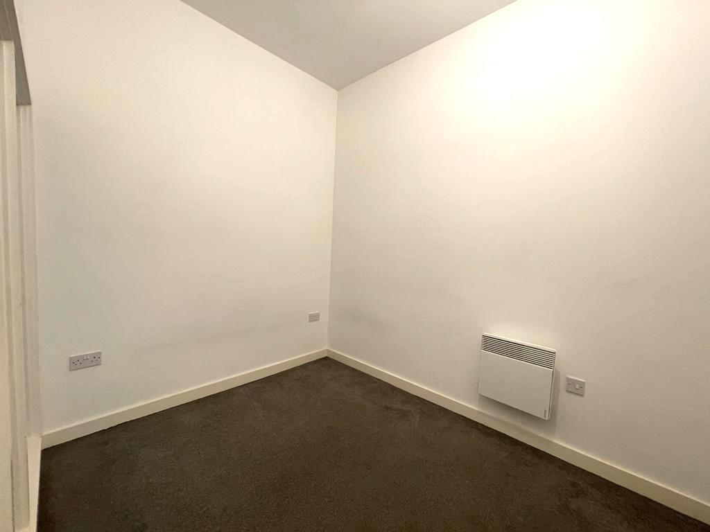 Bed 2.jpg