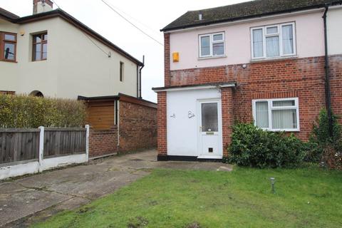 1 bedroom semi-detached house to rent, Clarence Road, Benfleet