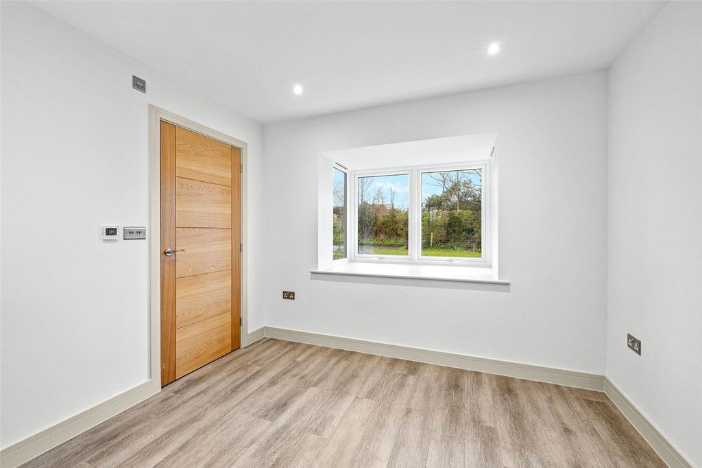 2 Reception Rooms