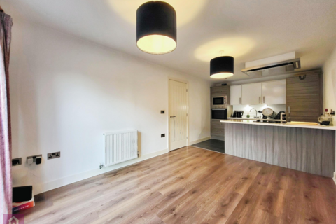 2 bedroom flat for sale, Woodfield Road, Broadheath, Altrincham, Greater Manchester, WA14