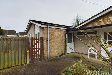 1 bedroom semi-detached bungalow to rent, Harvey Road, Aylesbury HP21