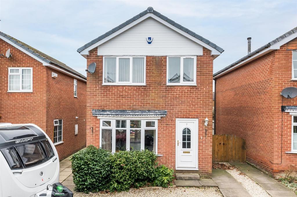 Throstle Nest Close