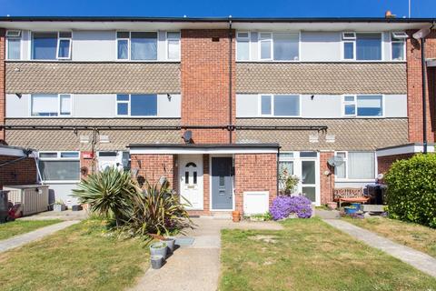 3 bedroom maisonette to rent, Magdalen Court., Broadstairs, CT10