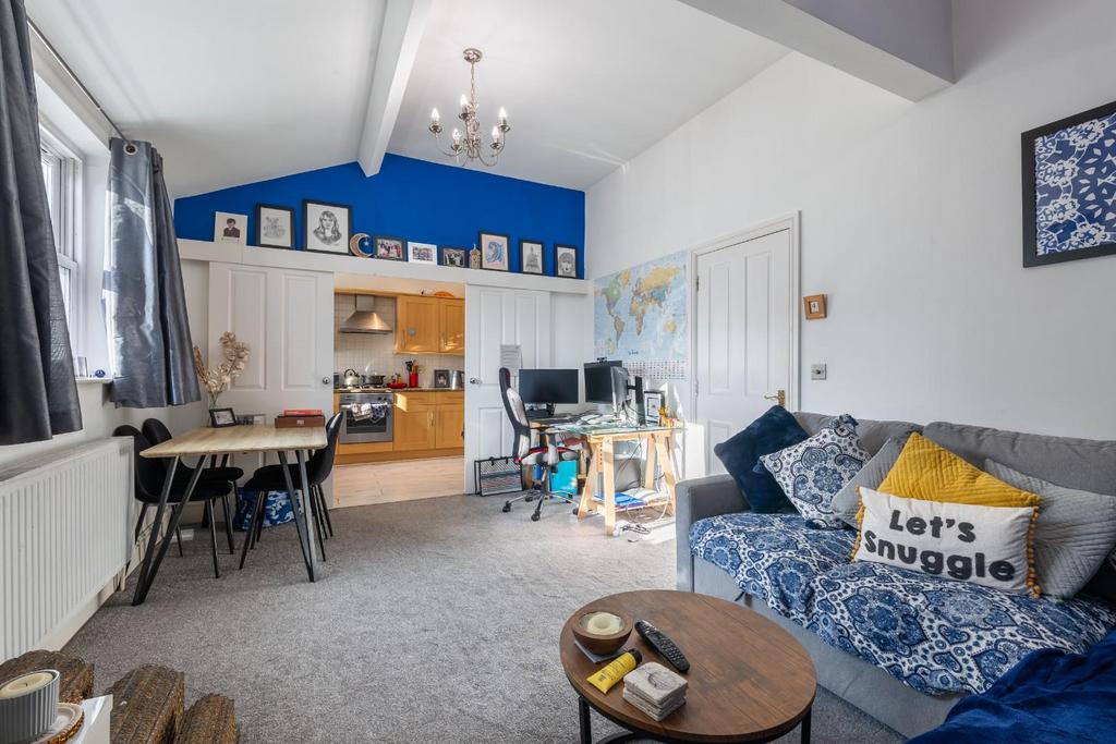 Living room-2.jpg