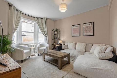 4 bedroom house to rent, Parkdale Road, London SE18