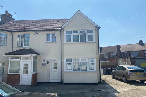 3 bedroom semi-detached house to rent, Central Road, Wembley HA0