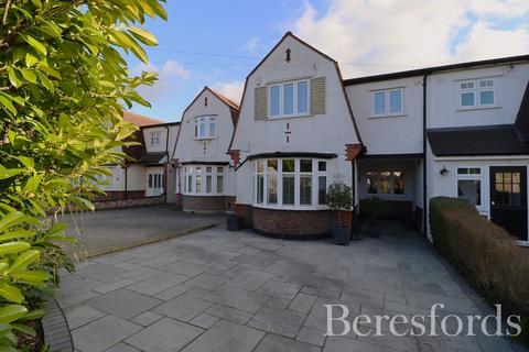 3 bedroom semi-detached house for sale, Eversleigh Gardens, Upminster, RM14