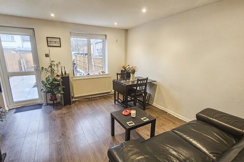48 Emerald Close, London, E16 3TS