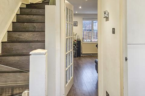 48 Emerald Close, London, E16 3TS